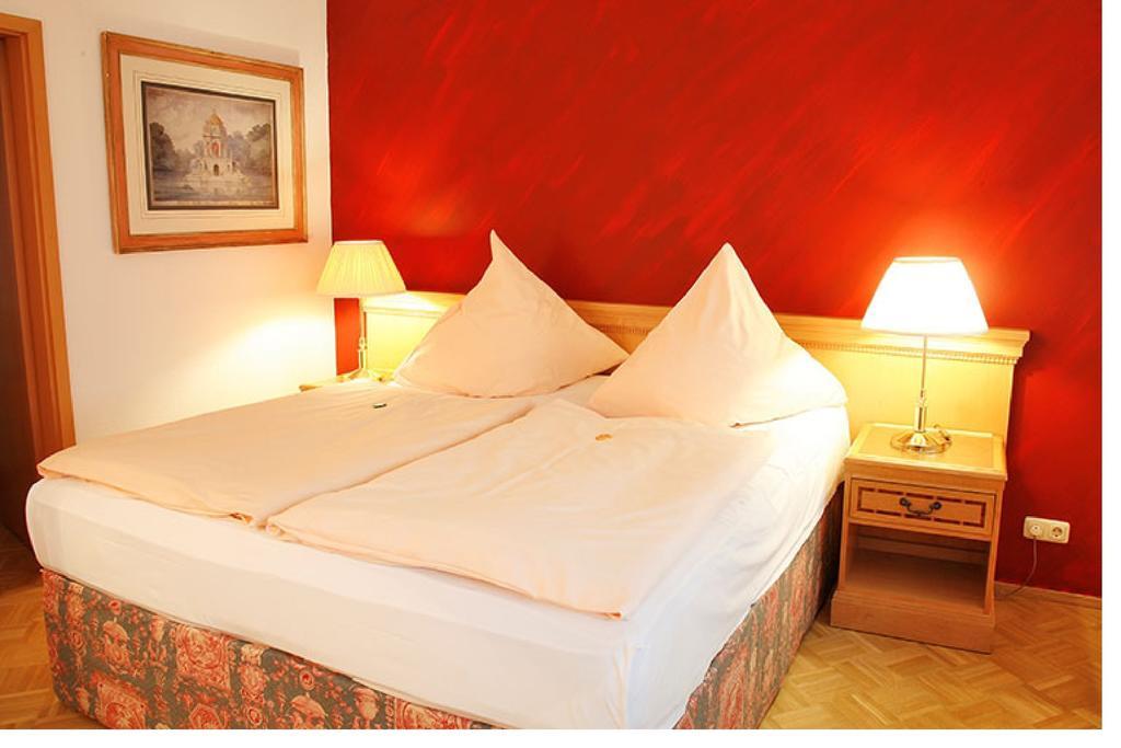 Weinhaus Woehler Otel Schwerin  Oda fotoğraf