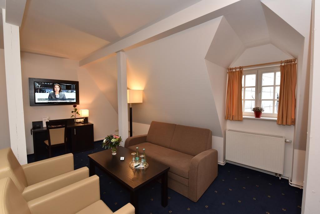Weinhaus Woehler Otel Schwerin  Oda fotoğraf