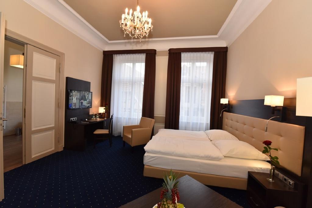 Weinhaus Woehler Otel Schwerin  Oda fotoğraf