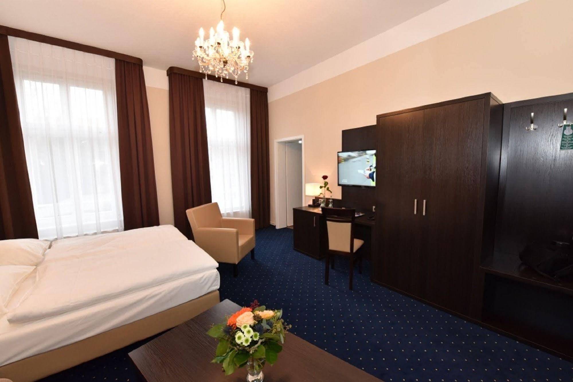 Weinhaus Woehler Otel Schwerin  Dış mekan fotoğraf