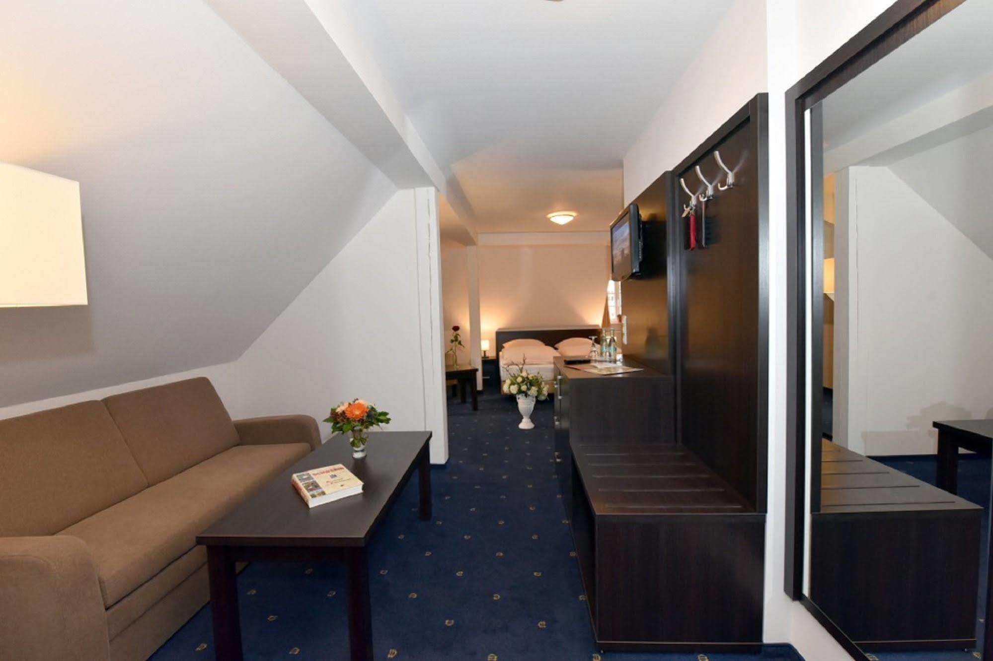 Weinhaus Woehler Otel Schwerin  Dış mekan fotoğraf